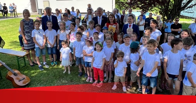 Gro&szlig; und Klein feierte in Neuhaus